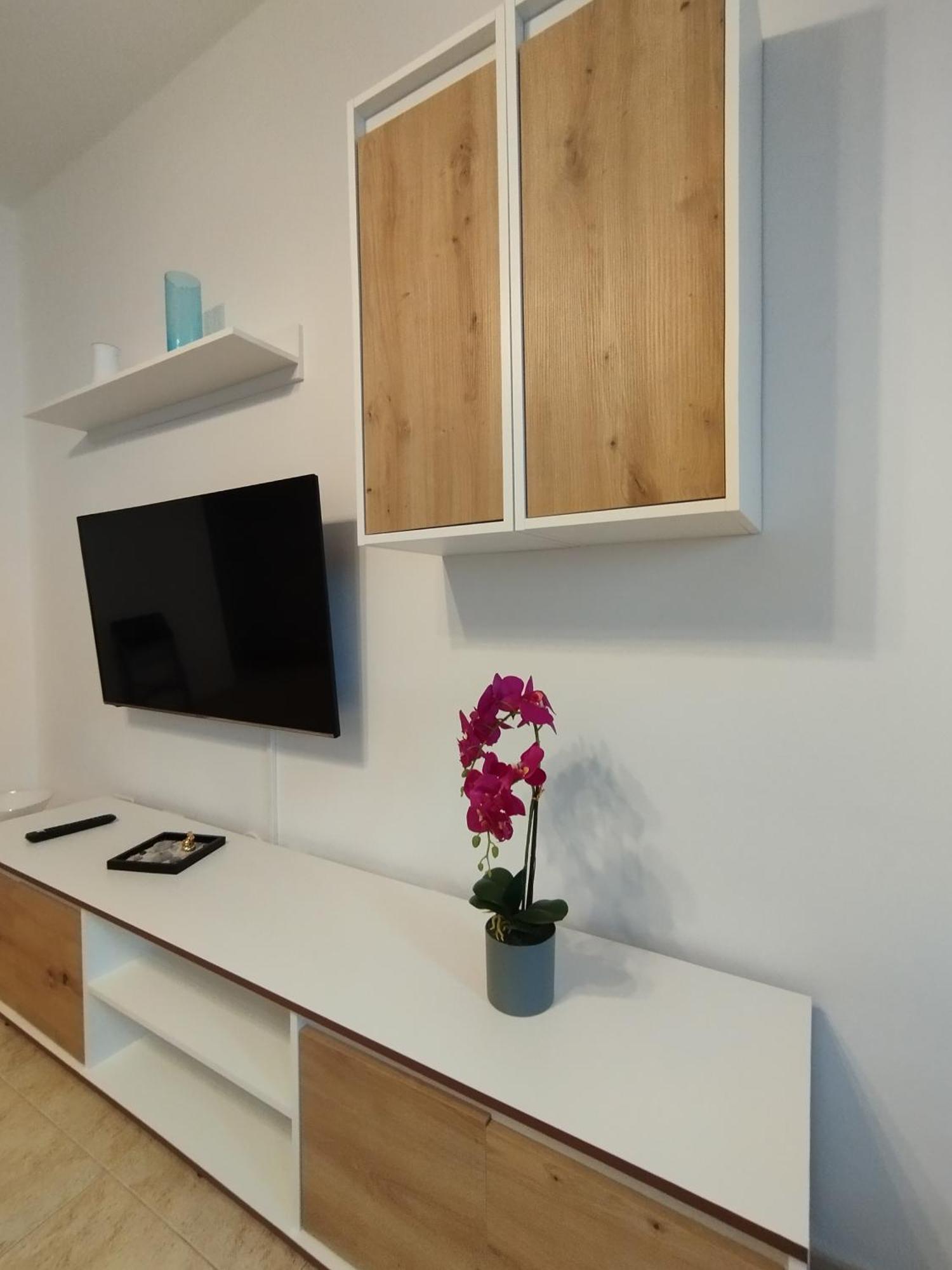 Ocean Breeze Apartment